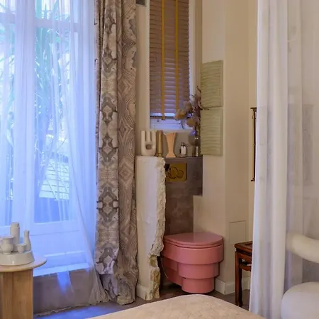 아파트 Large Boheme Creative Flat Below Montmartre *