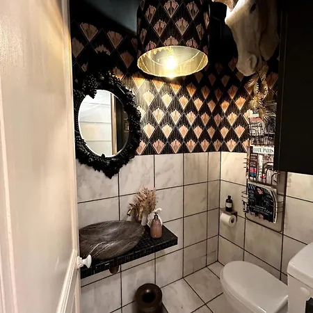 Large Boheme Creative Flat Below Montmartre * 파리