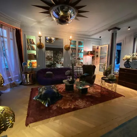 아파트 Large Boheme Creative Flat Below Montmartre *