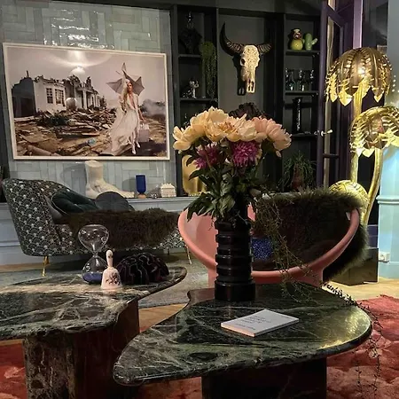 아파트 Large Boheme Creative Flat Below Montmartre *