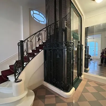 Large Boheme Creative Flat Below Montmartre * 파리