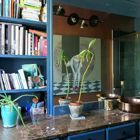 Large Boheme Creative Flat Below Montmartre * Parijs