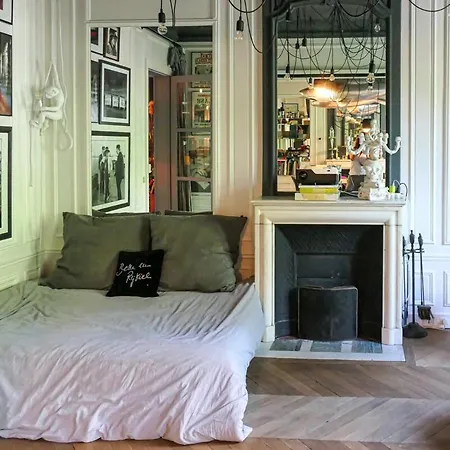 Large Boheme Creative Flat Below Montmartre Paris