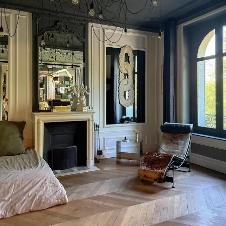 Large Boheme Creative Flat Below Montmartre Paris