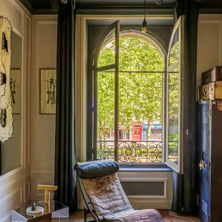 Large Boheme Creative Flat Below Montmartre Paris