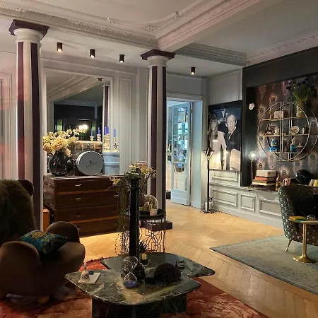 Large Boheme Creative Flat Below Montmartre *