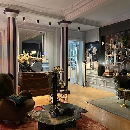 Large Boheme Creative Flat Below Montmartre