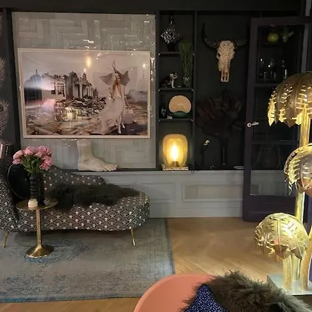 Large Boheme Creative Flat Below Montmartre *